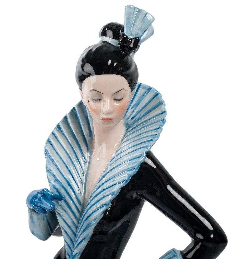 Статуэтка из фарфора Дама в вечернем платье с собакой  Pavone JP-38/13, портретный вид