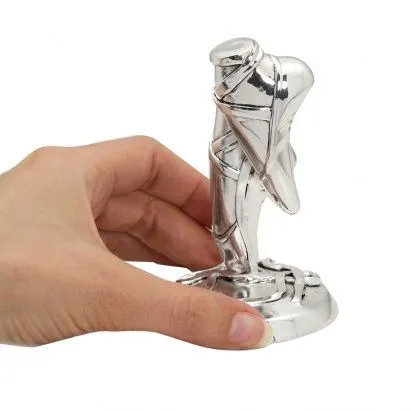 Статуэтка Пуанты с посеребрением Exetera Argenti 46-341999, вид в руках