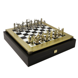 Шахматы Троянская война, Черно-белая доска