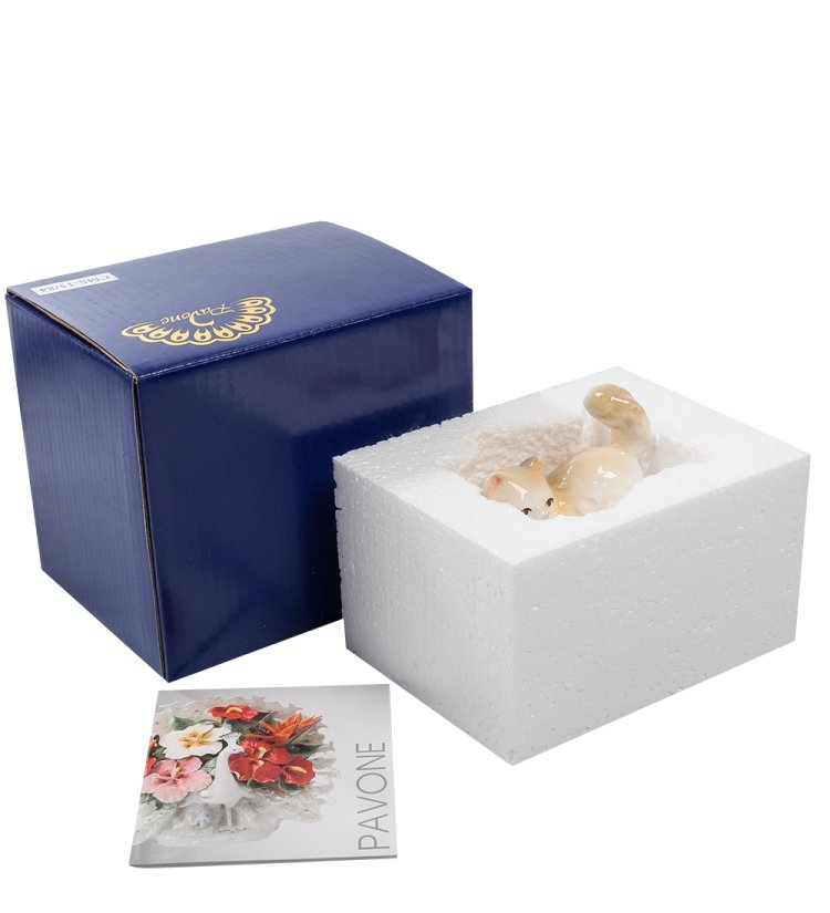 Статуэтка из фарфора Котенок на корзинке с цветами Pavone CMS-15/84, фотография в упаковке