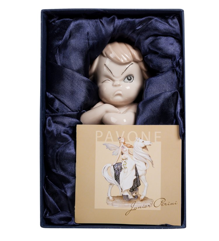 Фигурка из фарфора сердитый Мальчик Pavone JP-242/ 6, фотография в упаковке