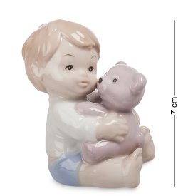 Фигурка из фарфора Мальчик с любимой игрушкой