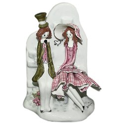 Фигурка из фарфора Свидание возле фонтана