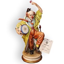 Статуэтка из фарфора Клоун с барабаном