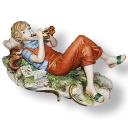 Статуэтка из фарфора Мальчик с трубой