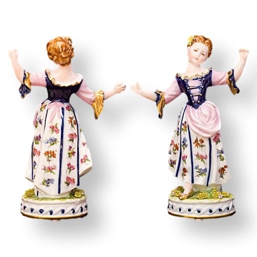 Скульптура из фарфора Ребенок - девочка