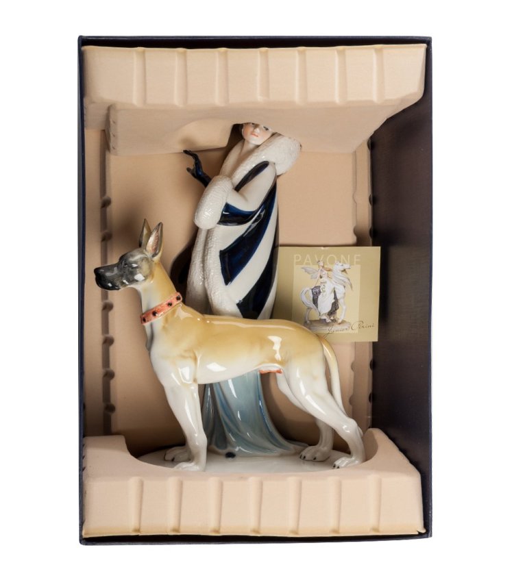 Статуэтка из фарфора Дама в шубе с собакой Pavone JP-38/14, упаковочный вид