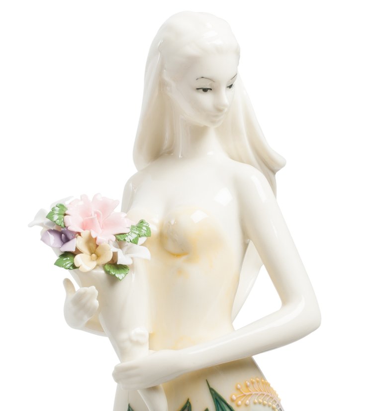 Статуэтка из фарфора Девушка с букетом цветов Pavone JP-102/ 4, фотография лица