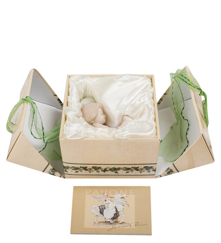 Статуэтка из фарфора Девочка Ангелочек с шариком Pavone JP-54/ 4, фотография в упаковке