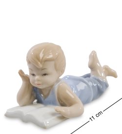 Статуэтка из фарфора Мальчик Любовь к книгам