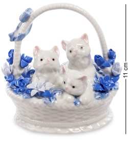 Статуэтка из фарфора Три белых котенка в корзинке