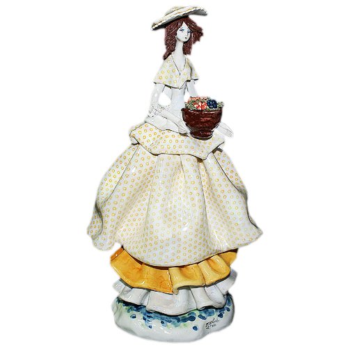 Статуэтка из фарфора Дама в светло жёлтом платье с цветами