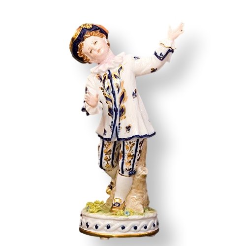 Скульптура из фарфора Ребенок - мальчик