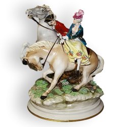 Фарфоровая статуэтка Кавалер и дама на конной прогулке