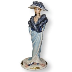 Фарфоровая статуэтка Дама в шляпе