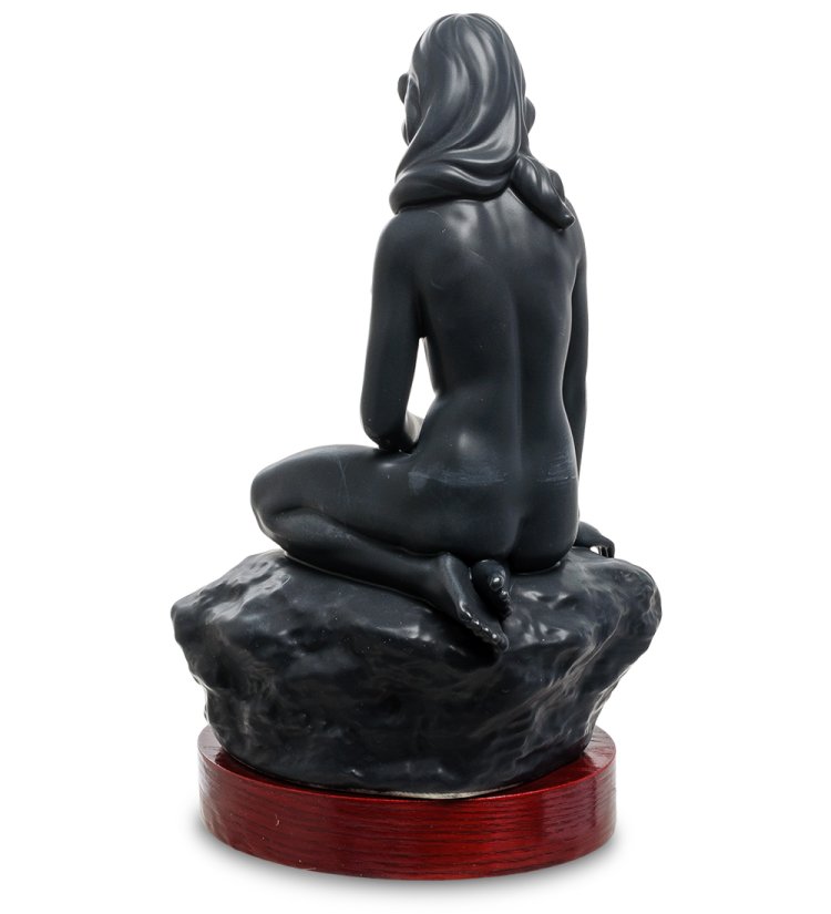 Статуэтка из бисквитного фарфора Черная обнаженная девушка на подставке Pavone VS- 03, фотография со спины