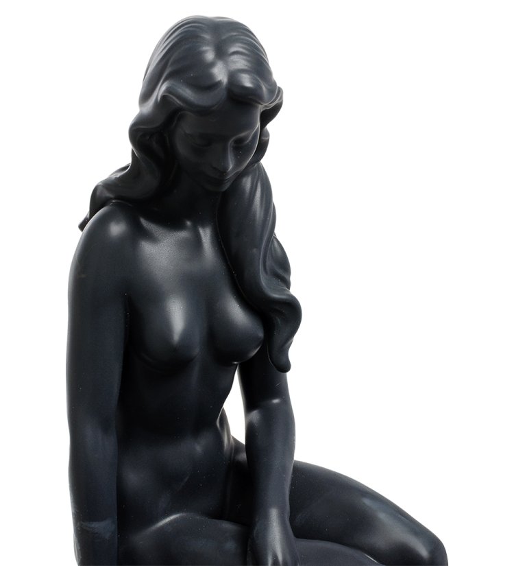 Статуэтка из бисквитного фарфора Черная обнаженная девушка на подставке Pavone VS- 03, фотография крупным планом