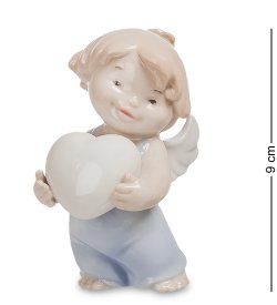 Статуэтка из фарфора Мальчик Ангелочек с сердцем