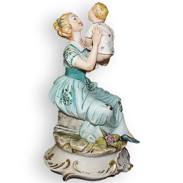 Статуэтка из фарфора Мама с ребёнком