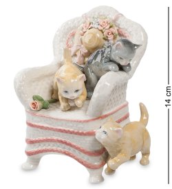 Статуэтка из фарфора Котята на кресле Одни дома