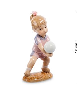 Статуэтка Девочка из керамики Игра в волейбол