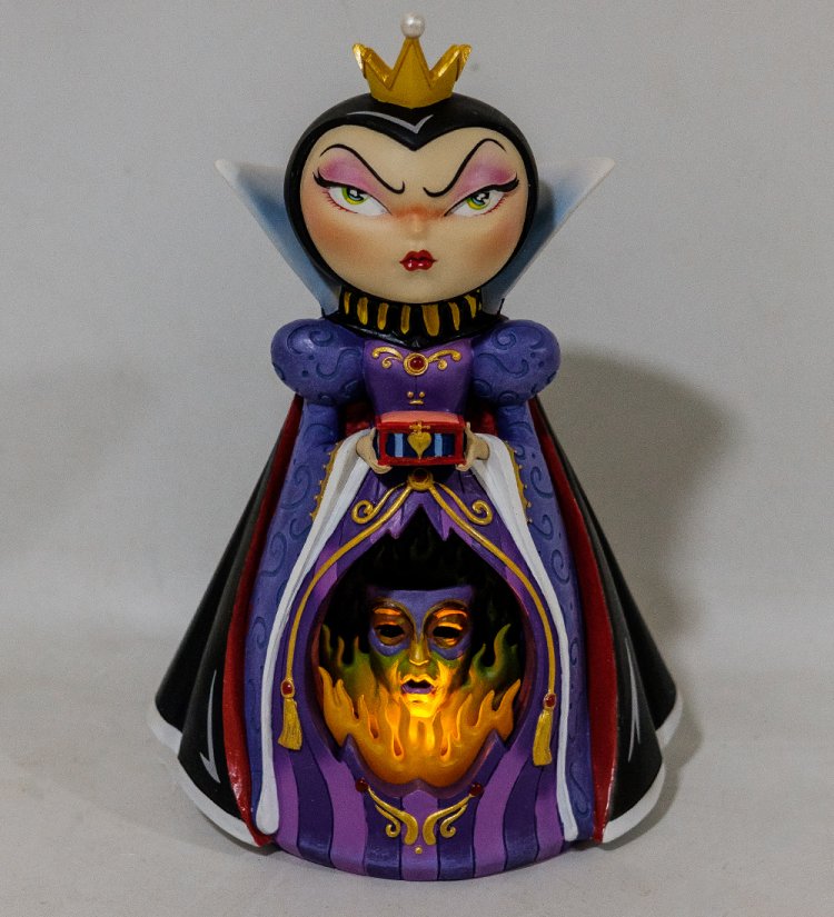 Статуэтка Злая королева - Белоснежка