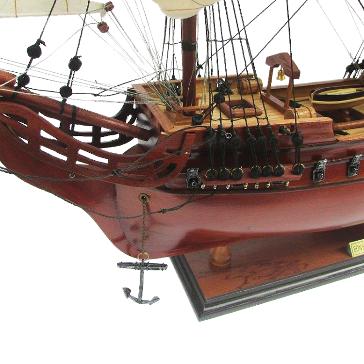 Модель парусного корабля Bon Homme Richard, США, 94 см, фото носа