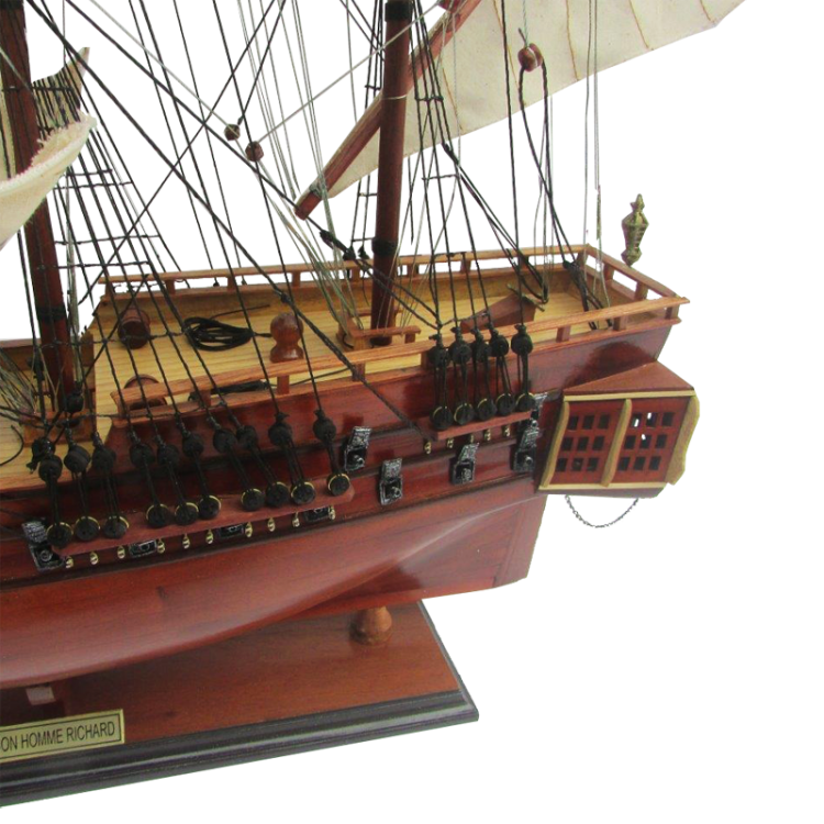 Модель парусного корабля Bon Homme Richard, США, 94 см, фото кормы