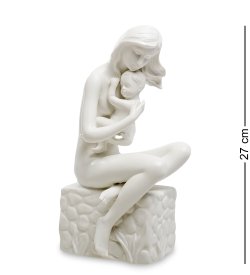 Статуэтка из фарфора Мать сидит с младенцем на руках