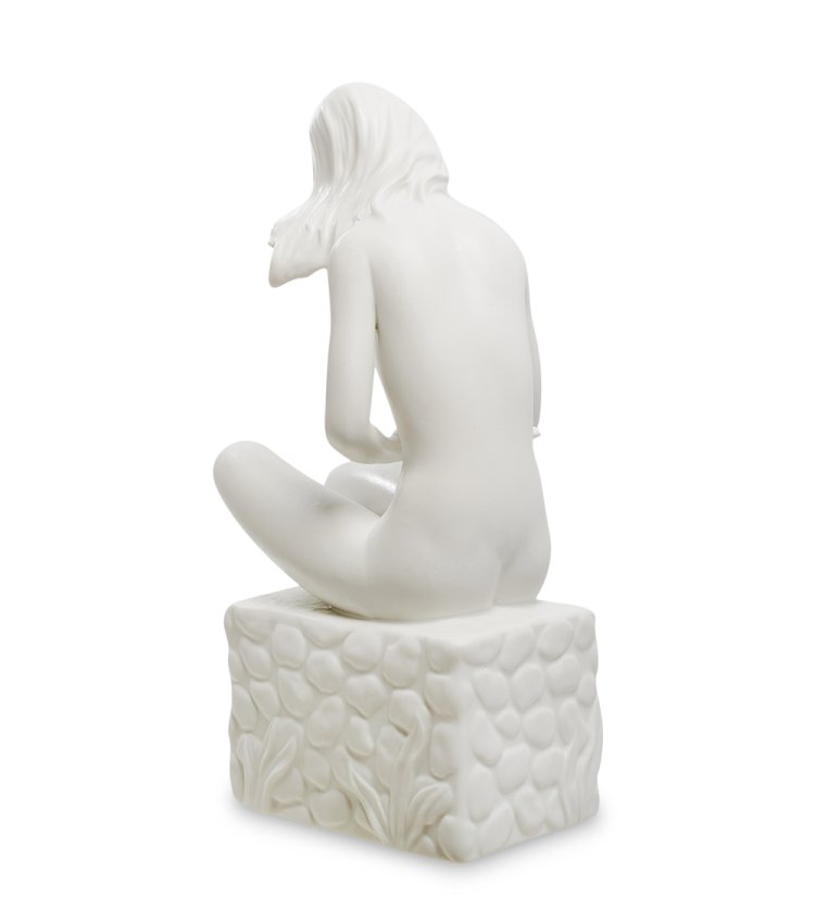 Статуэтка из бисквитного фарфора Мать сидит с младенцем на руках Pavone VS- 22, фотография со спины