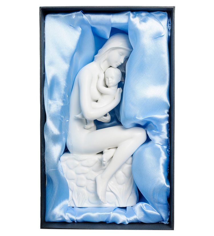 Статуэтка из бисквитного фарфора Мать сидит с младенцем на руках Pavone VS- 22, фотография в коробке