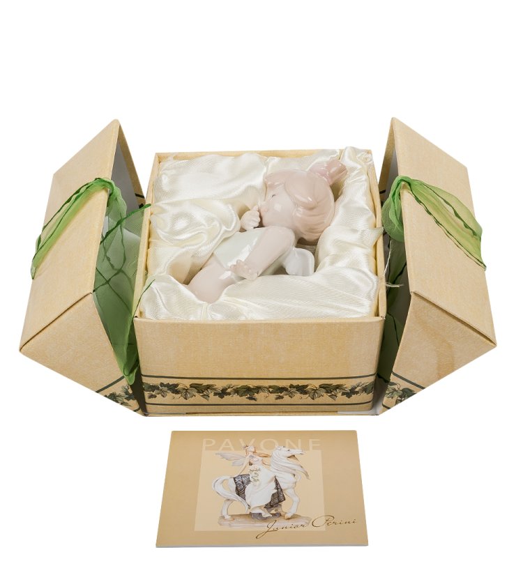 Статуэтка из фарфора Девочка Ангелочек с цветочком Pavone JP-54/ 6, фотография в упаковке