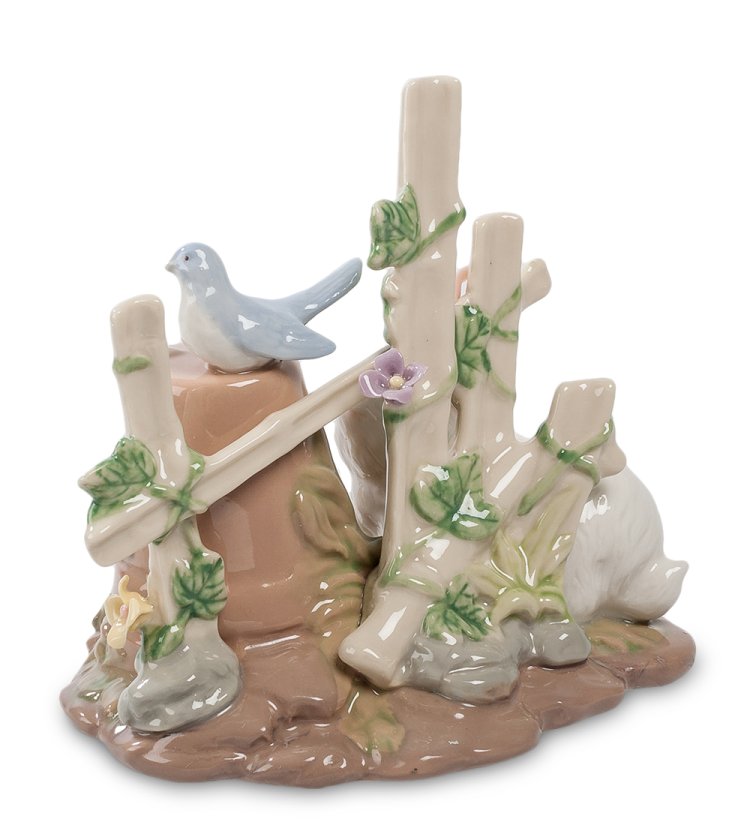 Фигурка из фарфора Зайчонок у забора Pavone CMS-15/71, фотография сбоку