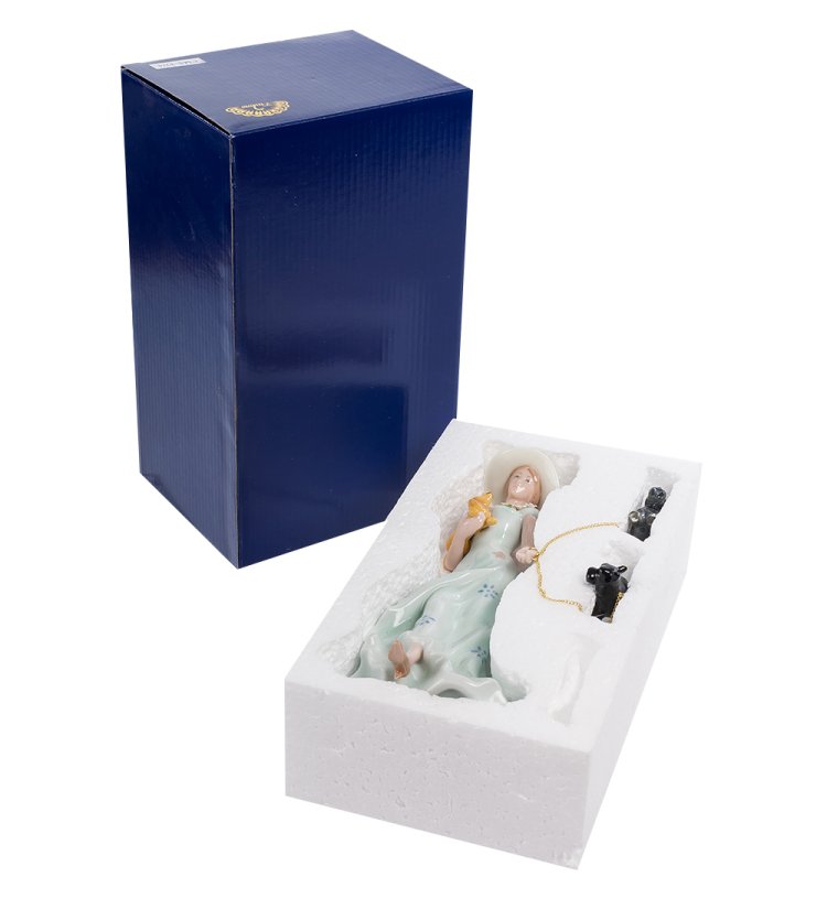 Статуэтка из керамики Дама с двумя собачками Pavone CMS-32/ 4, фотография в коробке