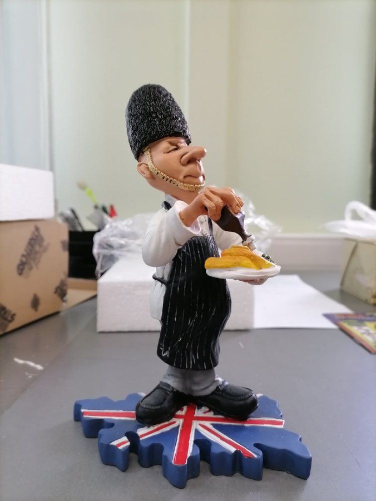 Фигурка Шеф-повар Англия The Comical World of Stratford RV-383, фото со склада