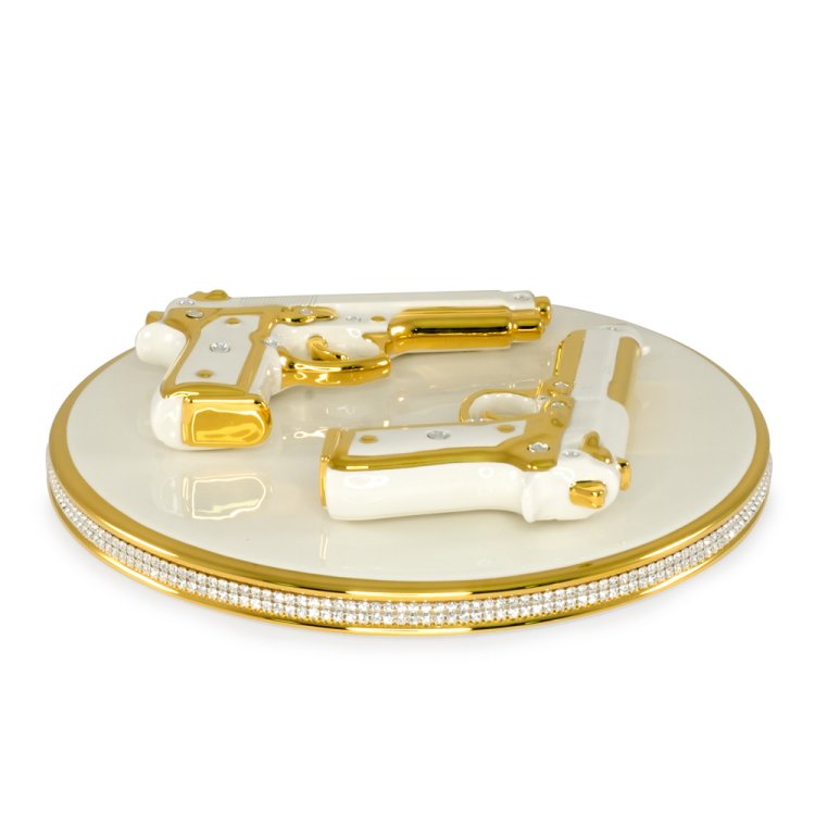 Тарелка с двумя Пистолетами Swarovski коллекция Pistolleto Migliore De Luxe 26599