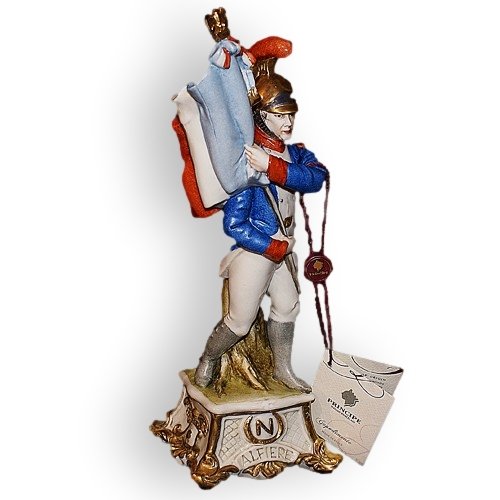 Статуэтка из фарфора Знаменосец