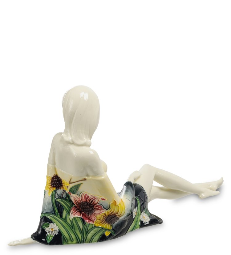 Статуэтка из фарфора Девушка в платье с цветами сидит Pavone JP-95/ 7, фотография со спины