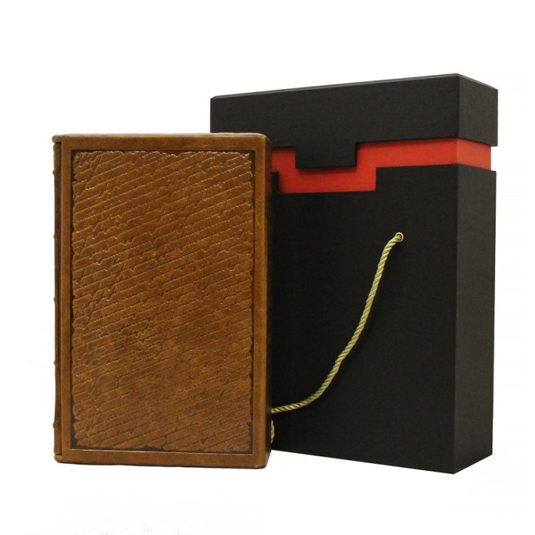 Книга в кожаном переплете Мастер и Маргарита, репринтное издание - М.А. Булгаков BG6641F, фотография коробочки