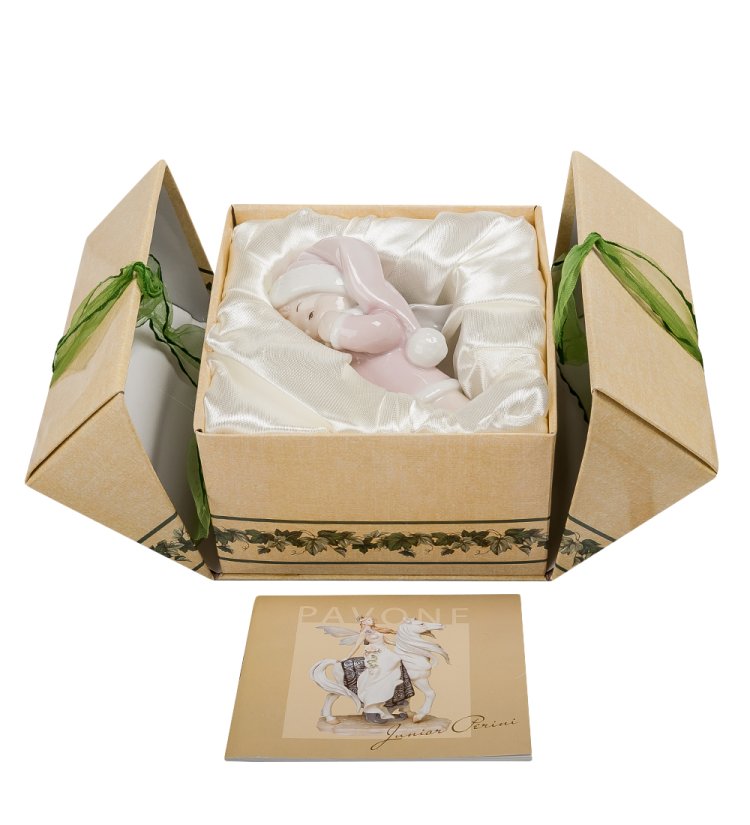Статуэтка из фарфора Ангелочек в шапке Pavone JP-54/ 8, фотография в упаковке