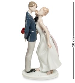Статуэтка из фарфора Молодожены Первый поцелуй