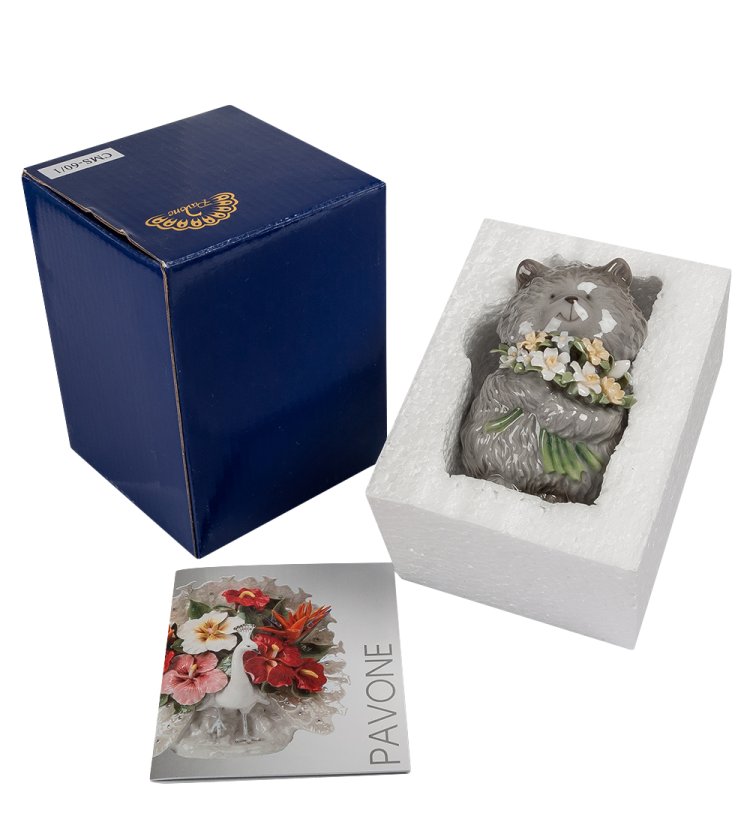 Статуэтка из фарфора Пушистый котик с букетом цветов Pavone CMS-60/ 1, фотография в упаковке