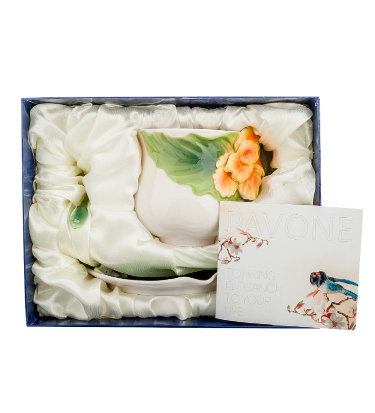 Чайная пара из фарфора с ложечкой Лягушки и цветы канны Pavone FM-82/ 2, фотография в упаковке