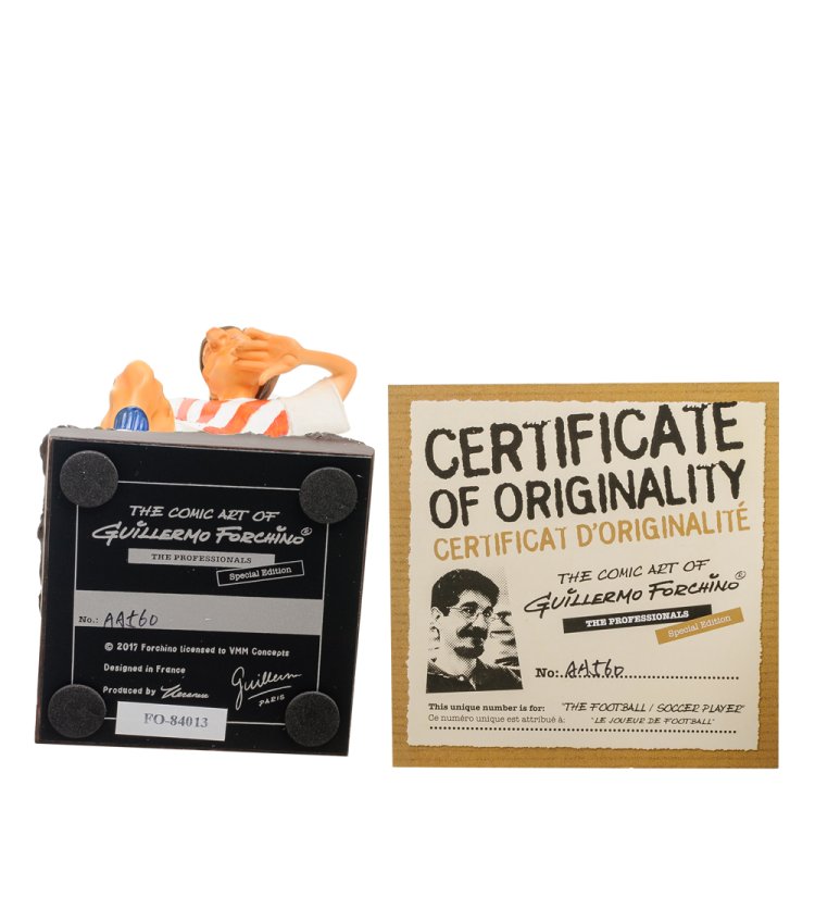 Фигурка Футболист на поле - The Football Player Forchino FO-84013, сертификаты