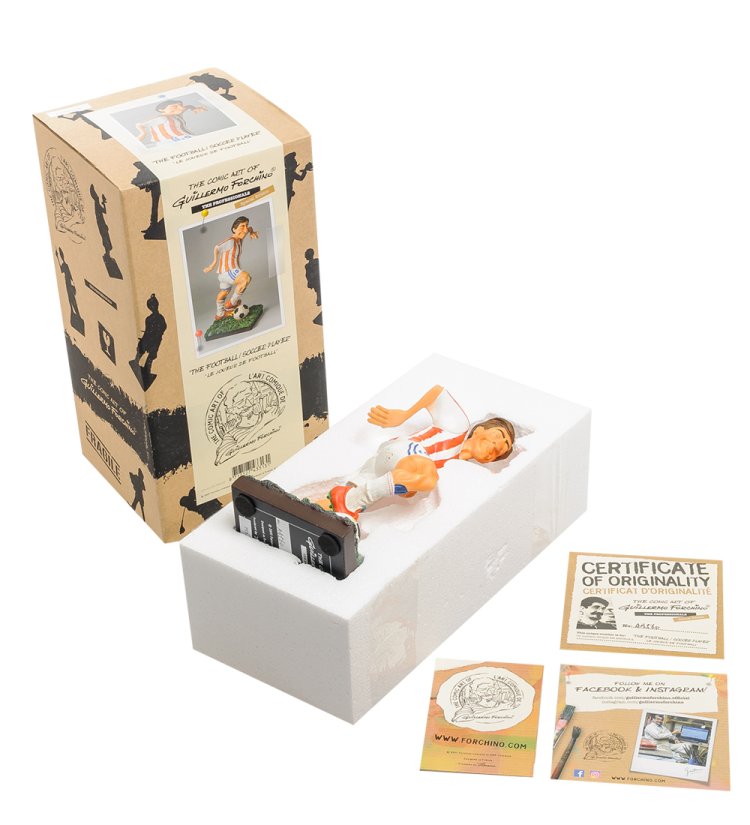 Фигурка Футболист на поле - The Football Player Forchino FO-84013, упаковочный вид