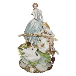 Статуэтка из фарфора В парке с гусями