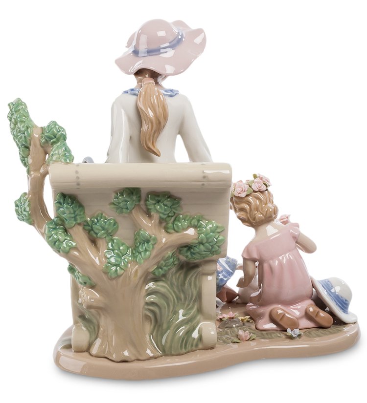 Статуэтка из керамики Дама с дочерью в саду Pavone CMS-20/30, фотография со спины