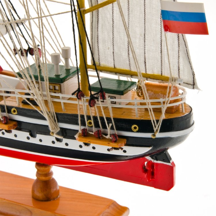 Модель корабля Крузенштерн