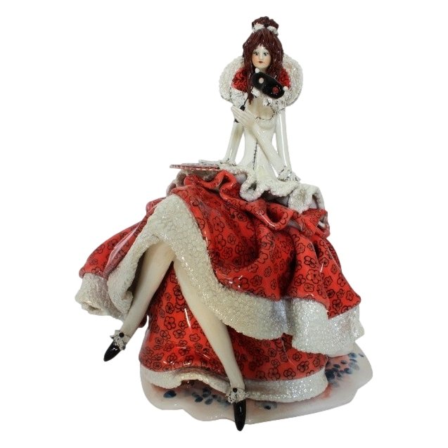 Статуэтка из фарфора Леди в красном сидящая на стуле