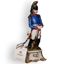 Статуэтка из фарфора Кирасир